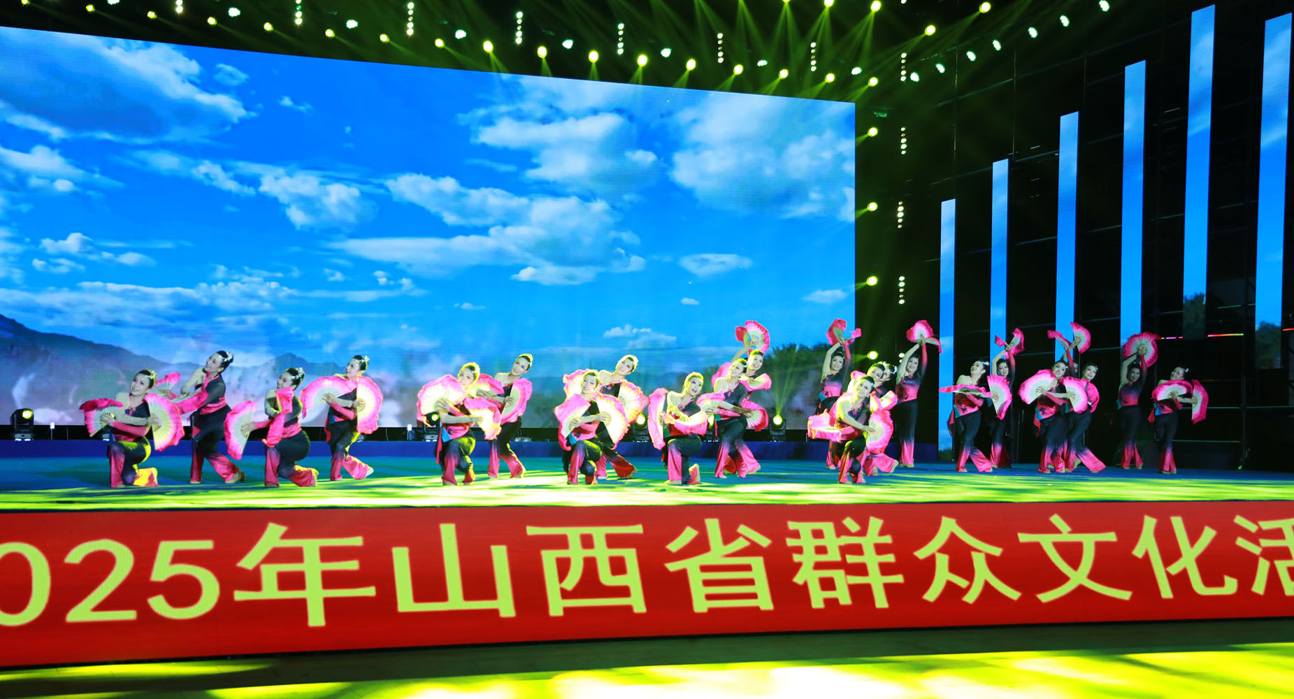 10《又見桃花紅》 太原市萬柏林區(qū)文化館舞蹈隊(duì).jpg